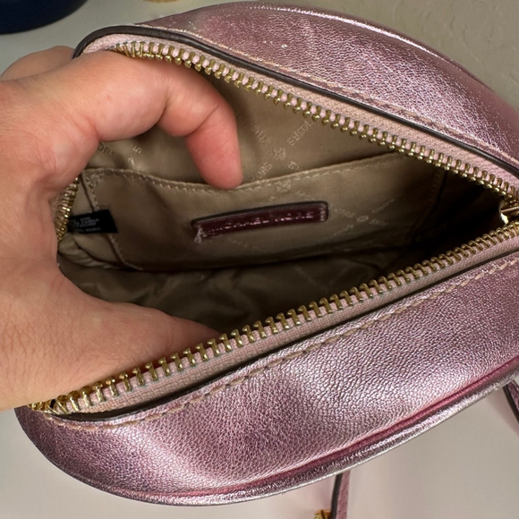 Michael Kors Vivanne Canteen Crossbody in Metallic Pink EUC - Picture 9 of 13